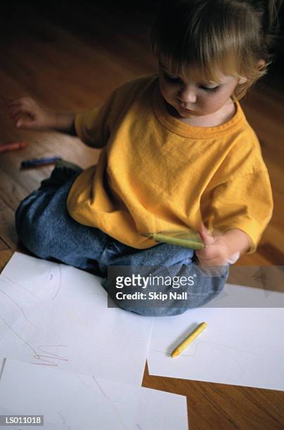 toddler drawing pictures - colouring ストックフォトと画像