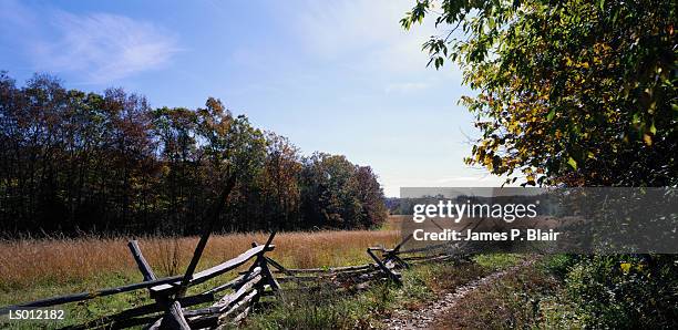 split rail fence - sprossenzaun stock-fotos und bilder