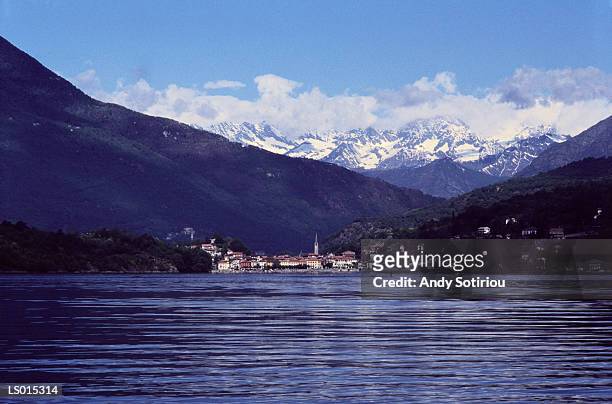 lake maggiore and town, italy - town imagens e fotografias de stock