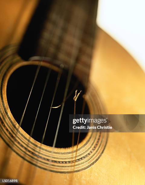 broken guitar string - musical instrument string stock pictures, royalty-free photos & images