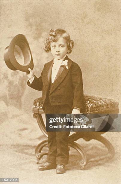 boy posing in tuxedo - zondagse kleren stockfoto's en -beelden