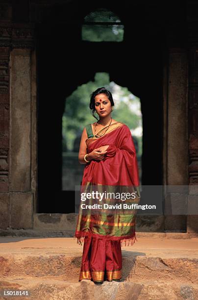 indian woman on stone steps - portrait of young woman standing against steps imagens e fotografias de stock