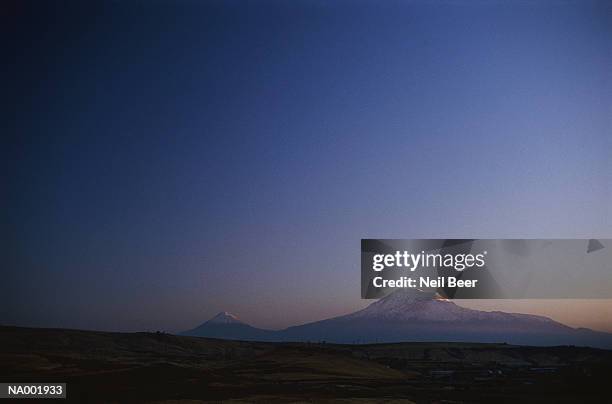 mt ararat - dormant volcano stock-fotos und bilder