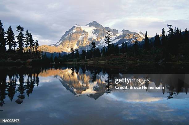 mt shuksan - mt shuksan imagens e fotografias de stock