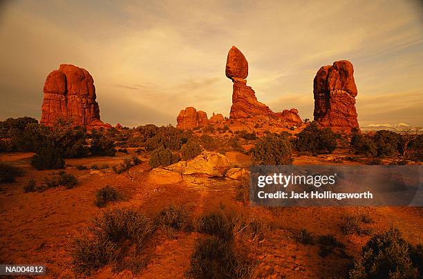 balanced rock - balanced rocks stock pictures, royalty-free photos & images