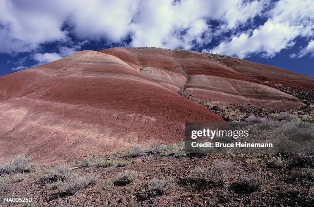 painted hills - oregon - painted hills stockfoto's en -beelden