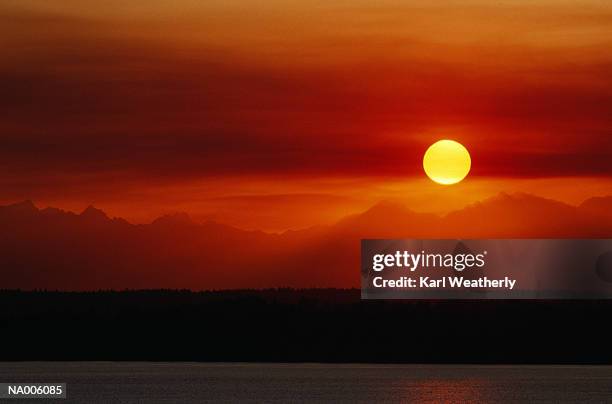 sunset over the olympic mountains - north pacific ocean stock pictures, royalty-free photos & images