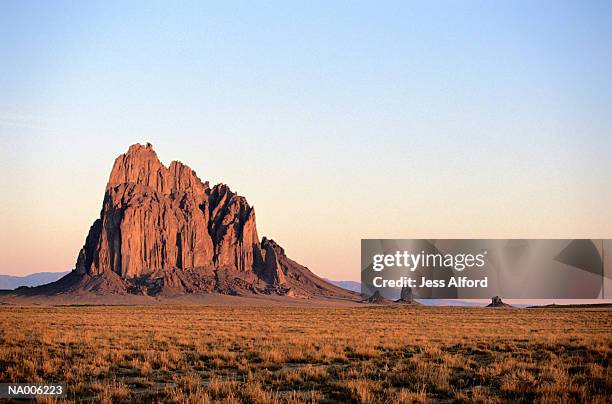 shiprock at dawn - pico ship rock imagens e fotografias de stock