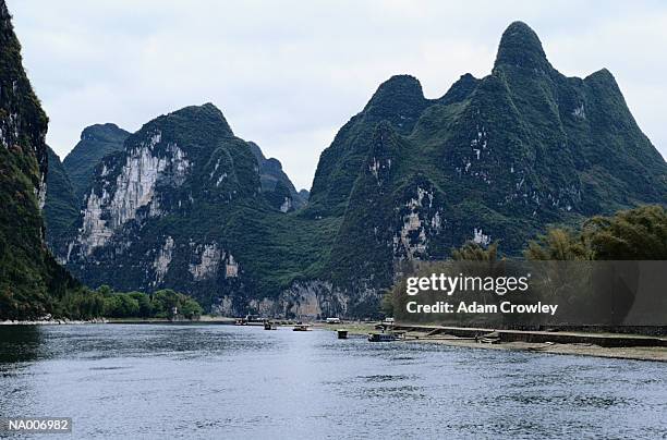 li river at guilin - sudeste da china imagens e fotografias de stock