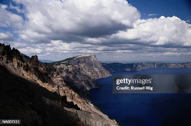 crater lake - see crater lake stock-fotos und bilder