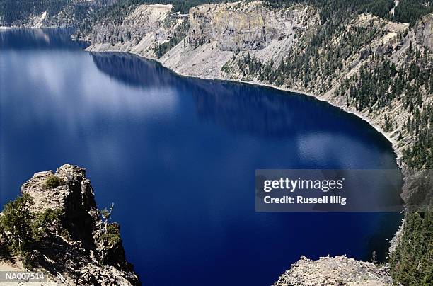 crater lake - see crater lake stock-fotos und bilder