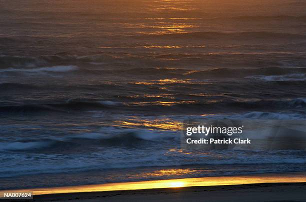 sun's reflection on waves - reflection foto e immagini stock