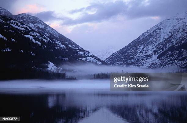 lake chelan - lake chelan stock pictures, royalty-free photos & images