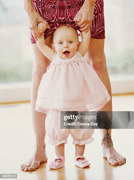 woman and baby (9-12 months) low-section - girl with legs open stock pictures, royalty-free photos & images