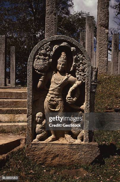 carving, sri lanka - general economy as central bank of sri lanka looks to contain rising inflation stockfoto's en -beelden