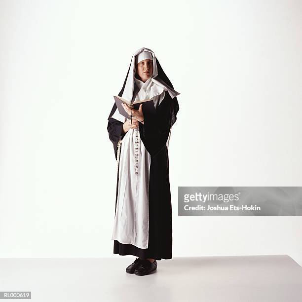 nun - nun habit stock pictures, royalty-free photos & images