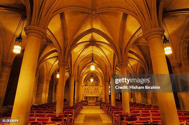 aisle of national cathedral - national cathedral - fotografias e filmes do acervo