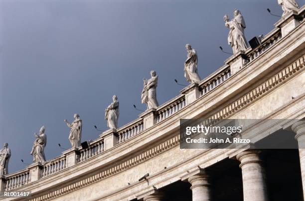 st peters square - rome, italy - st peters square fotografías e imágenes de stock