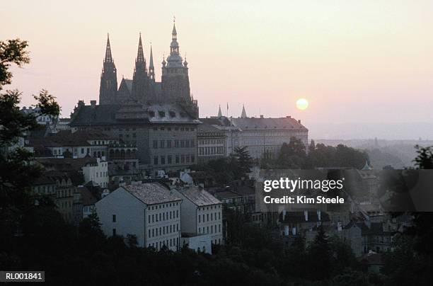 st. vitus cathedral and sunrise, prague - cathedral of st vitus stock pictures, royalty-free photos & images