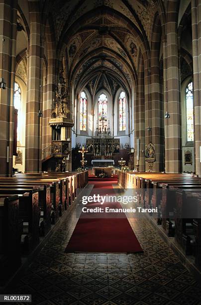 cathedral interior - tirol do norte imagens e fotografias de stock