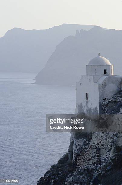 greek island church on cliffs - nick stock-fotos und bilder