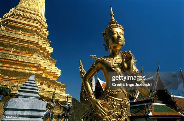 bangkok, thailand -- wat phra kaew buddha - hollister stock-fotos und bilder