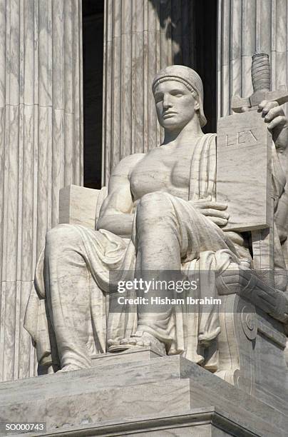 statue in front of supreme court - senate votes on nomination of judge neil gorsuch to become associate justice of supreme court stockfoto's en -beelden