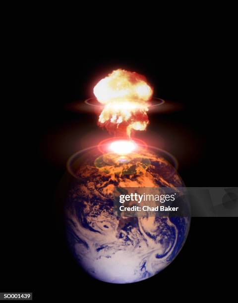 exploding earth - arme de destruction massive photos et images de collection
