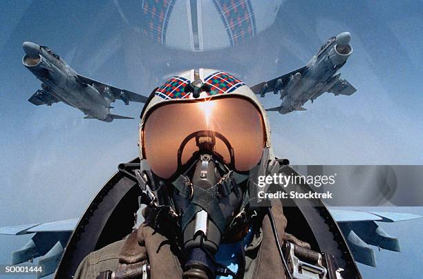 jet aircraft pilot in cockpit, close-up - militair vliegtuig stockfoto's en -beelden