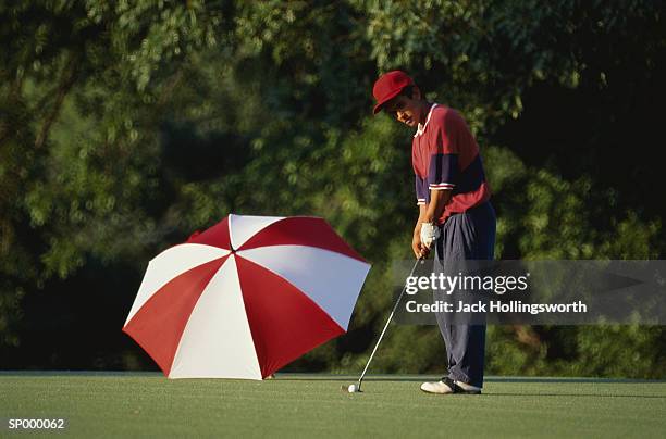 golfer on the green - jack of clubs photos et images de collection
