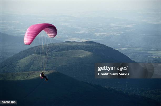 parasailing - luftsport stock-fotos und bilder