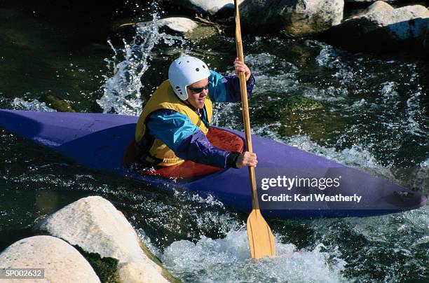 kayaking between rocks - between stock-fotos und bilder