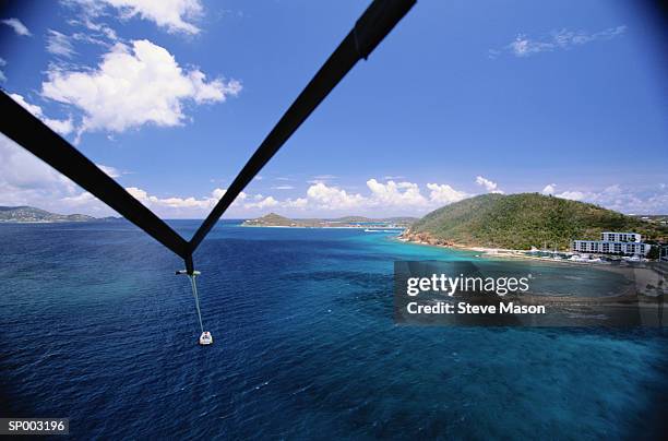 parasailing over the caribbean - parasailing imagens e fotografias de stock