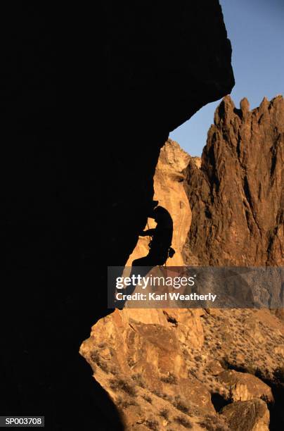 rock climbing - soloklettern stock-fotos und bilder