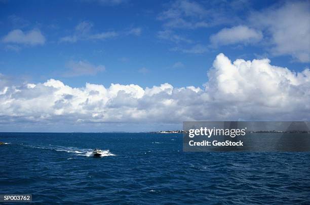 powerboat - atlantic islands imagens e fotografias de stock