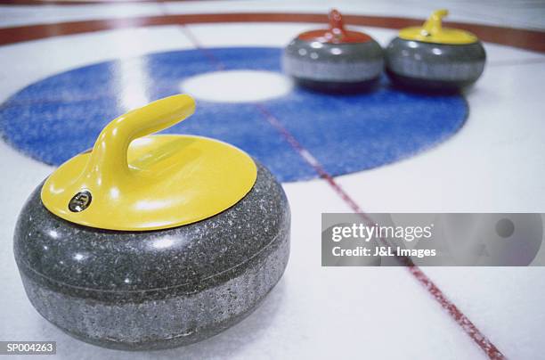 curling stones close-up - curlingsten bildbanksfoton och bilder