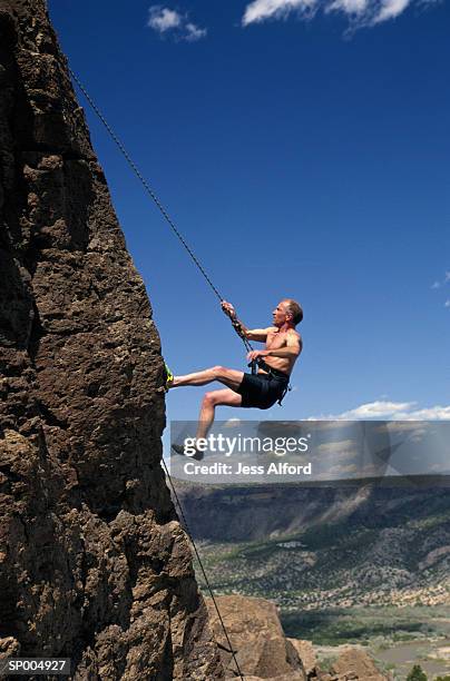 man rock climbing - soloklettern stock-fotos und bilder