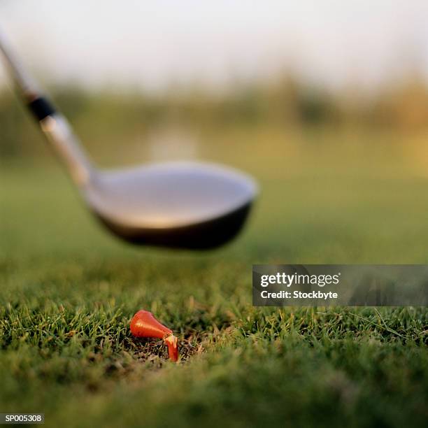 broken tee and golf club - broken golf club stock pictures, royalty-free photos & images