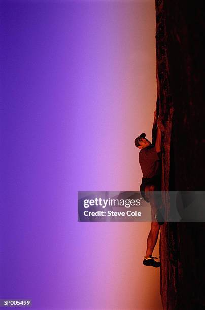 man rock climbing - soloklettern stock-fotos und bilder