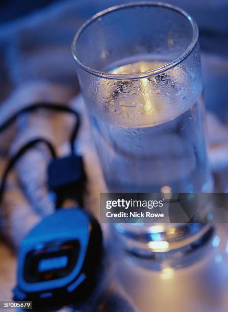 glass of water and a stopwatch - nick stock-fotos und bilder