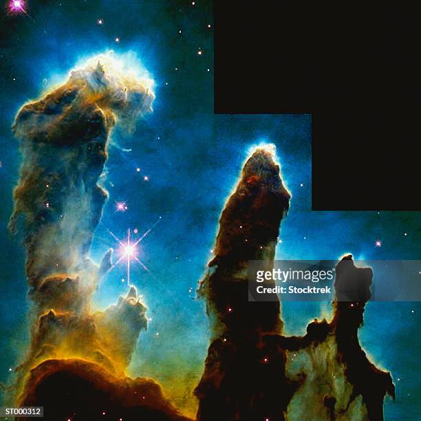 pillars of gas - nebulosa del águila fotografías e imágenes de stock