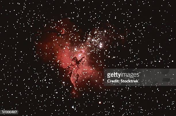 eagle nebula - nebulosa del águila fotografías e imágenes de stock