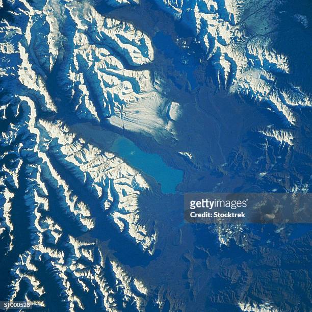 satellite view of lake pukaki in new zealand - satellite view stock-fotos und bilder