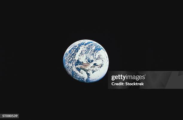 long shot of earth from space - long - fotografias e filmes do acervo