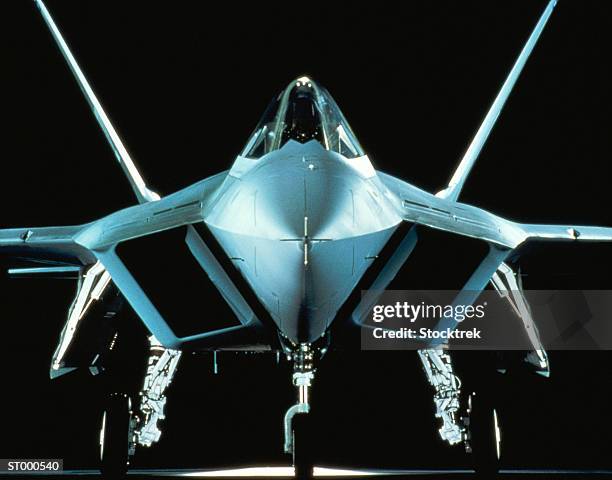 new tactical fighter - gates travels to asia europe on last trip as secretary of defense stockfoto's en -beelden