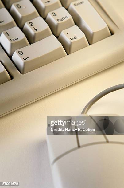 computer keyboard and computer mouse - pharrell williams of n e r d sighting in new york ctiy stockfoto's en -beelden