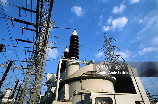 transformer in substation - hoogspanningstransformator stockfoto's en -beelden