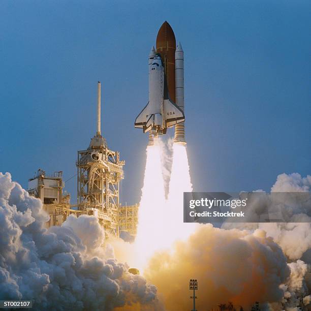 space shuttle liftoff - taking off stock pictures, royalty-free photos & images