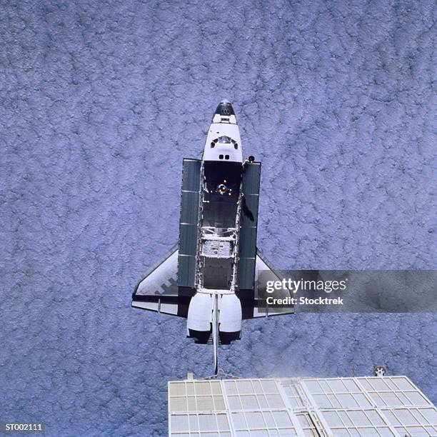 space shuttle with hatch open - space shuttle foto e immagini stock