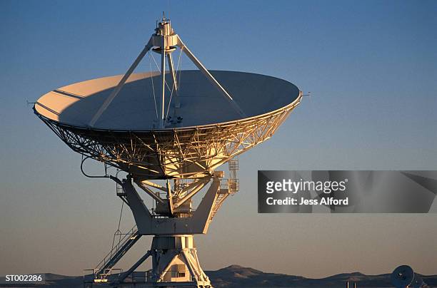 radio telescope in new mexico - national radio astronomy observatory stock pictures, royalty-free photos & images